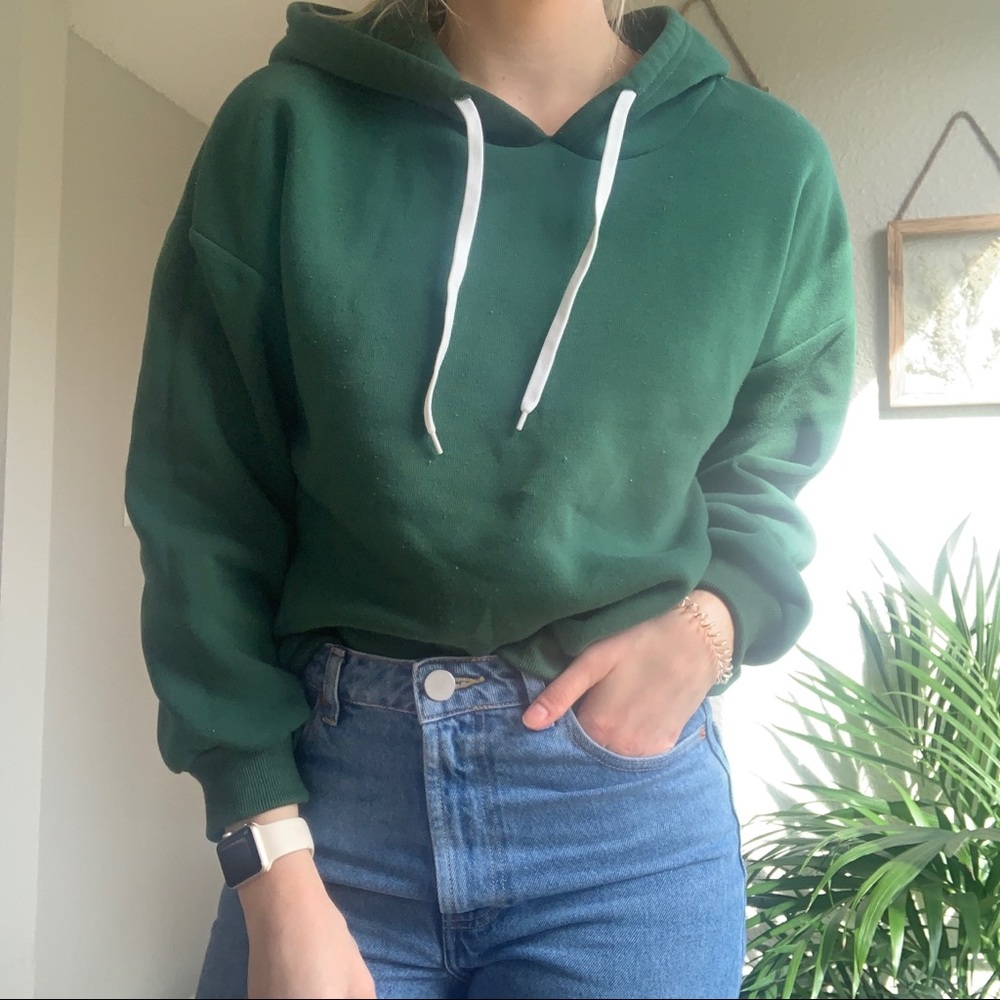 Green cropped hoodie